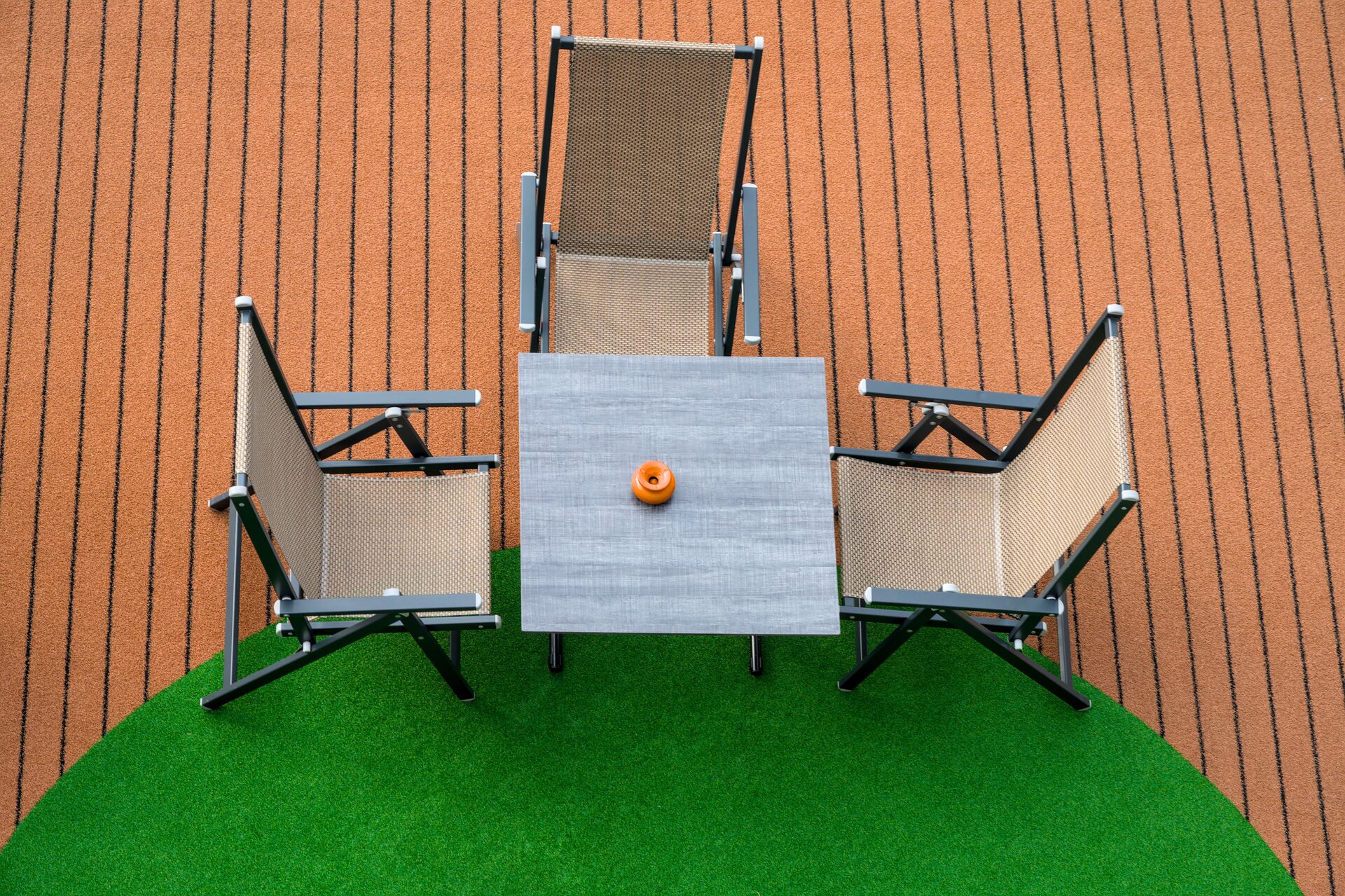 Clean artificial turf dog yard — no more muddy paws